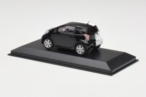 Toyota iQ Must & Valge Geneva Motor Show 2009 Minichamps 1:43 400166801 Metall - pilt 3/4