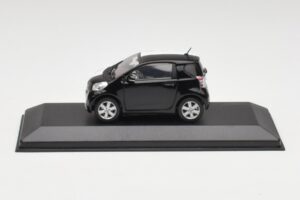 Toyota iQ Must & Valge Geneva Motor Show 2009 Minichamps 1:43 400166801 Metall