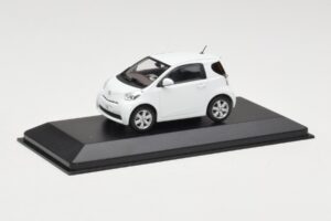 Toyota iQ Valge Minichamps 1:43 TOYOTA009 Metall - pilt 2/4