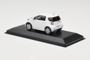 Toyota iQ Valge Minichamps 1:43 TOYOTA009 Metall - pilt 3/4