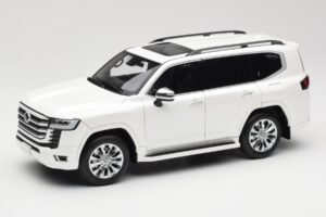 Toyota Land Cruiser J300 ZX Valge LCD 1:18 LCD18013-ZX-WH Metall