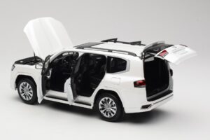 Toyota Land Cruiser J300 ZX Valge LCD 1:18 LCD18013-ZX-WH Metall - pilt 5/8