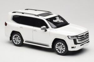 Toyota Land Cruiser J300 ZX Valge LCD 1:18 LCD18013-ZX-WH Metall - pilt 6/8