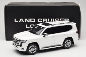 Toyota Land Cruiser J300 ZX Valge LCD 1:18 LCD18013-ZX-WH Metall - pilt 8/8