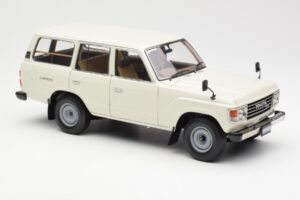 Toyota Land Cruiser J60 Valge Kyosho 1:18 08956W Metall - pilt 6/8