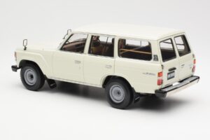 Toyota Land Cruiser J60 Valge Kyosho 1:18 08956W Metall - pilt 7/8