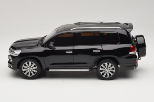 Toyota Land Cruiser LC200 Must Kengfai 1:18 KF024-13 Metall - pilt 4/8