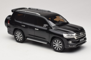 Toyota Land Cruiser LC200 Must Kengfai 1:18 KF024-13 Metall - pilt 6/8