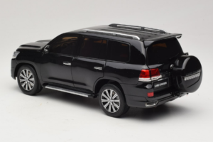 Toyota Land Cruiser LC200 Must Kengfai 1:18 KF024-13 Metall - pilt 7/8