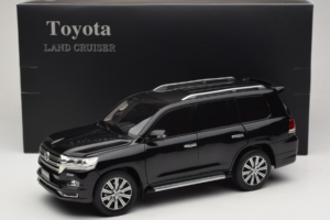 Toyota Land Cruiser LC200 Must Kengfai 1:18 KF024-13 Metall - pilt 8/8