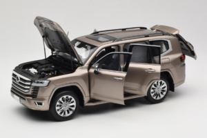 Toyota Land Cruiser LC300 ZX Kuldne LCD 1:18 LCD18013-ZX-GO Metall - pilt 2/8
