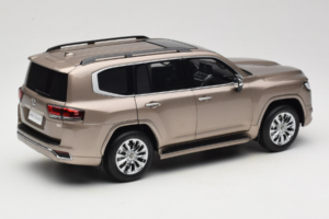 Toyota Land Cruiser LC300 ZX Kuldne LCD 1:18 LCD18013-ZX-GO Metall - pilt 3/8