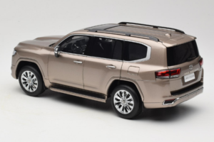 Toyota Land Cruiser LC300 ZX Kuldne LCD 1:18 LCD18013-ZX-GO Metall - pilt 7/8