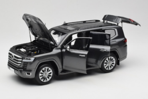 Toyota Land Cruiser LC300 ZX Hall LCD 1:18 LCD18013-ZX-GR Metall - pilt 2/8