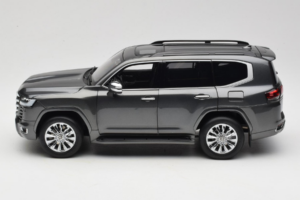 Toyota Land Cruiser LC300 ZX Hall LCD 1:18 LCD18013-ZX-GR Metall - pilt 4/8