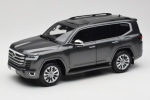 Toyota Land Cruiser LC300 ZX Hall LCD 1:18 LCD18013-ZX-GR Metall