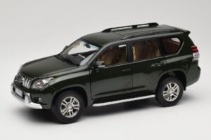 Toyota Land Cruiser Prado J150 Roheline Paudi Model 1:18 623132-GR Metall