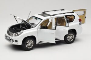 Toyota Land Cruiser Prado J150 Valge Paudi Model 1:18 623132-WH Metall - pilt 2/8