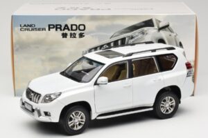 Toyota Land Cruiser Prado J150 Valge Paudi Model 1:18 623132-WH Metall - pilt 8/8