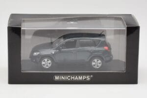 Toyota RAV4 XA20 Roheline Minichamps 1:43 TOYOTA008 Metall - pilt 4/4