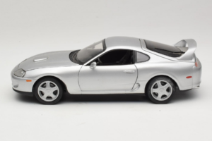 Toyota Supra A80 Hõbedane Kyosho 1:18 08847 Metall - pilt 4/8