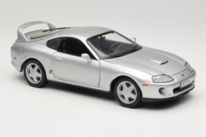 Toyota Supra A80 Hõbedane Kyosho 1:18 08847 Metall - pilt 6/8