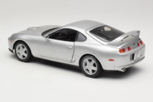 Toyota Supra A80 Hõbedane Kyosho 1:18 08847 Metall - pilt 7/8