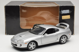 Toyota Supra A80 Hõbedane Kyosho 1:18 08847 Metall - pilt 8/8