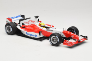 Toyota TF105 #17 R. Schumacher Panasonic Toyota Racing Showcar 2005 Minichamps 1:18 100050087 Metall - pilt 4/7