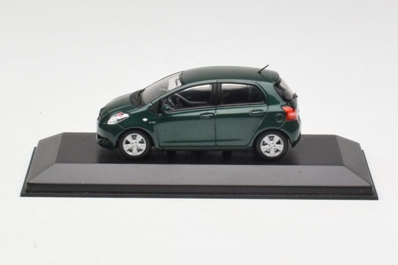 Toyota Yaris XP10 Oxford Green Minichamps 1:43 400166501 Metall