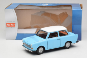 Trabant 601 Deluxe Sinine Valge Sun Star 1:18 4286 Metall - pilt 6/6