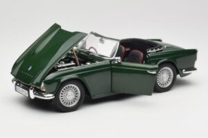 Triumph TR4 British Racing Green Revell 1:18 08827-T1 Metall - pilt 2/8