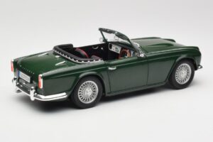 Triumph TR4 British Racing Green Revell 1:18 08827-T1 Metall - pilt 3/8