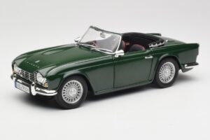 Triumph TR4 British Racing Green Revell 1:18 08827-T1 Metall