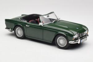 Triumph TR4 British Racing Green Revell 1:18 08827-T1 Metall - pilt 6/8