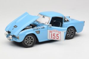 Triumph TR4 Rally Car Revell 1:18 8773 Metall - pilt 2/8