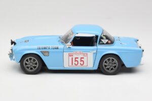 Triumph TR4 Rally Car Revell 1:18 8773 Metall - pilt 4/8