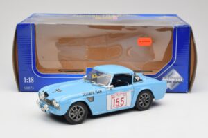 Triumph TR4 Rally Car Revell 1:18 8773 Metall - pilt 8/8
