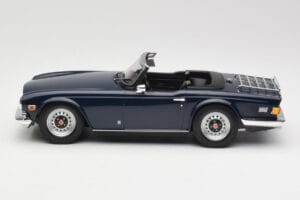 Triumph TR6 PI Tumesinine Minichamps 1:18 155132032 Metall - pilt 3/6
