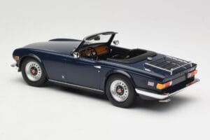 Triumph TR6 PI Tumesinine Minichamps 1:18 155132032 Metall - pilt 5/6