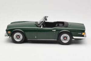Triumph TR6 PI Tummeroheline Minichamps 1:18 155132030 Metall - pilt 3/6