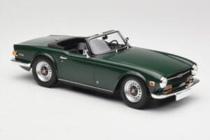 Triumph TR6 PI Tummeroheline Minichamps 1:18 155132030 Metall - pilt 4/6