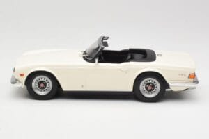 Triumph TR6 PI Valge Minichamps 1:18 155132035 Metall - pilt 3/6