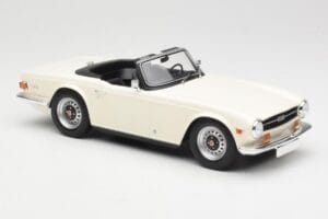 Triumph TR6 PI Valge Minichamps 1:18 155132035 Metall - pilt 4/6