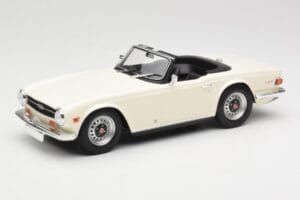 Triumph TR6 PI Valge Minichamps 1:18 155132035 Metall
