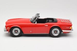 Triumph TR6 PI Punane Minichamps 1:18 155132031 Metall - pilt 3/6