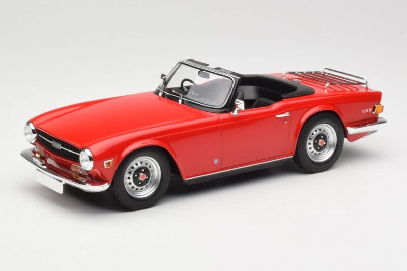 Triumph TR6 PI Punane Minichamps 1:18 155132031 Metall