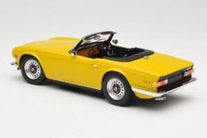 Triumph TR6 RHD Kollane Minichamps 1:18 155132034 Metall - pilt 5/6