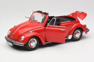 Volkswagen 1302 LS Kabriolett Punane Revell 1:18 08470 Metall - pilt 2/8