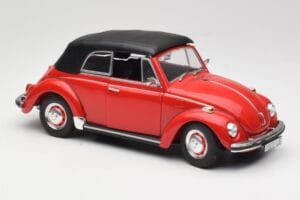 Volkswagen 1302 LS Kabriolett Punane Revell 1:18 08470 Metall - pilt 6/8